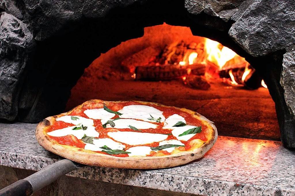 Mamma Santina Pizza | restaurant | 201 Orinoco Dr, Brightwaters, NY 11718, USA | 6316657880 OR +1 631-665-7880