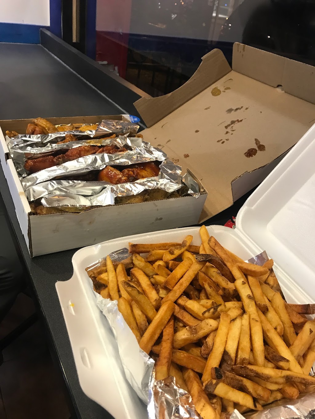 Buffalo Wing Kings | restaurant | 484 Elmwood Ave, Buffalo, NY 14222, USA | 7162481427 OR +1 716-248-1427