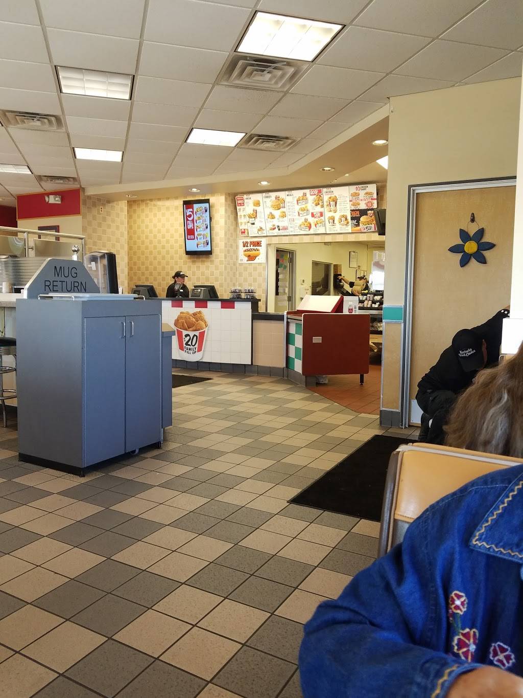 A&W Restaurant | restaurant | 900 US-12, Baraboo, WI 53913, USA | 6083560747 OR +1 608-356-0747