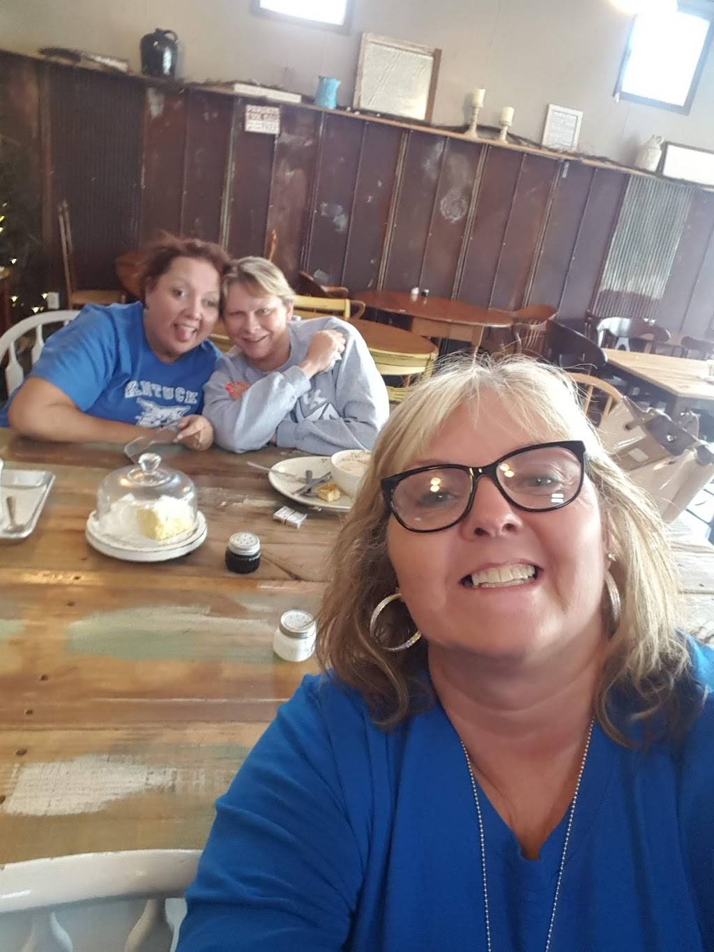 The Corner Table | restaurant | 4493 Main St, Clay City, KY 40312, USA | 6064819210 OR +1 606-481-9210