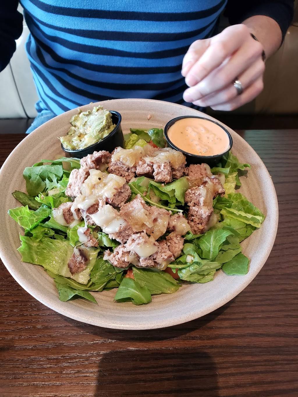 Wahlburgers | restaurant | 30955 Woodward Ave Suite 605, Royal Oak, MI 48073, USA | 2488508601 OR +1 248-850-8601