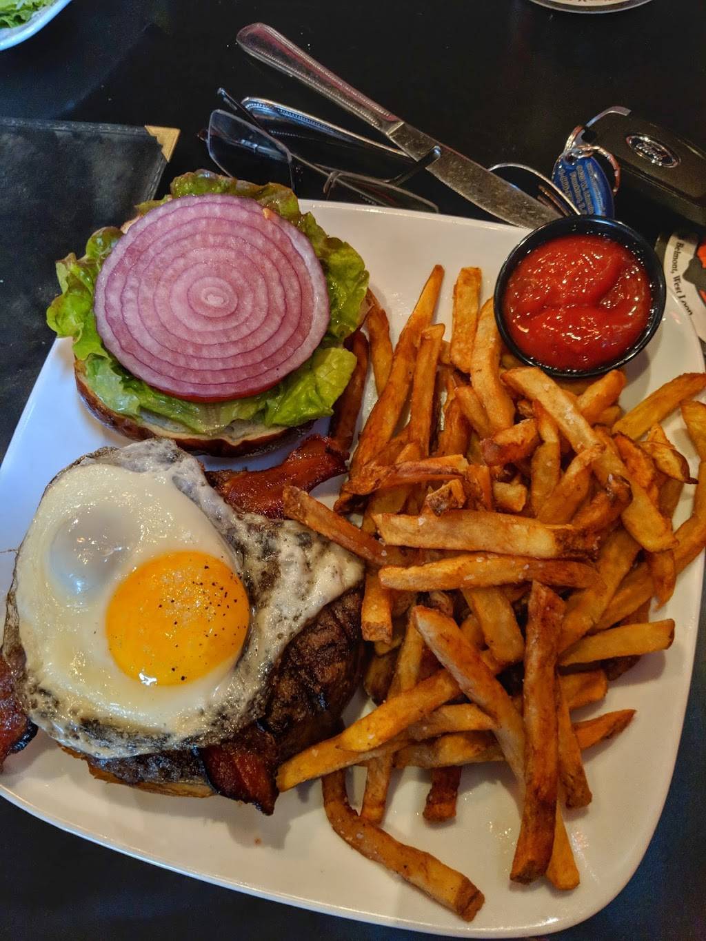 Kumas Corner | restaurant | 2900 W Belmont Ave, Chicago, IL 60618, USA | 7736048769 OR +1 773-604-8769