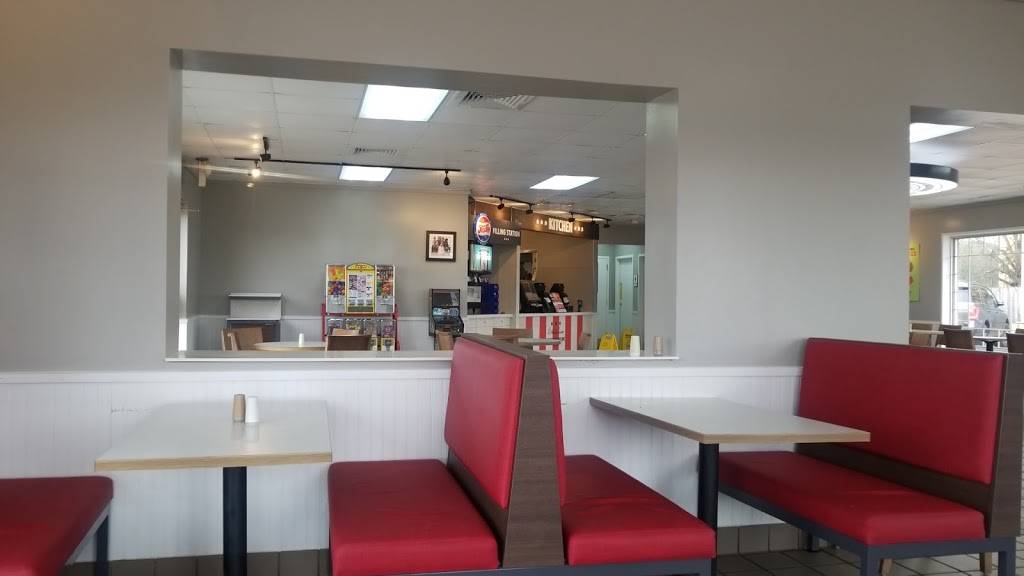 KFC | meal takeaway | E Main St, Senatobia, MS 38668, USA | 6625625996 OR +1 662-562-5996