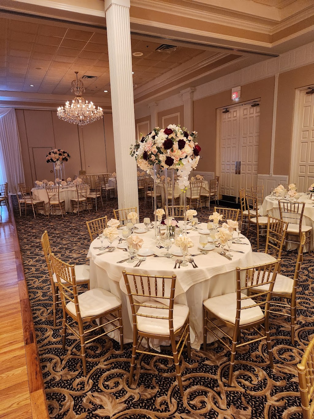 J-one servers and bartenders | restaurant | 3008 Middlebury Ct E, Aurora, IL 60504, USA | 6305367953 OR +1 630-536-7953