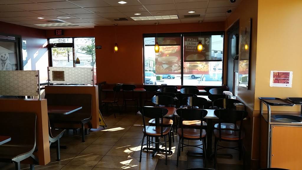 Jack in the Box | restaurant | 1301 N Hampton Rd, Dallas, TX 75208, USA | 2149411484 OR +1 214-941-1484
