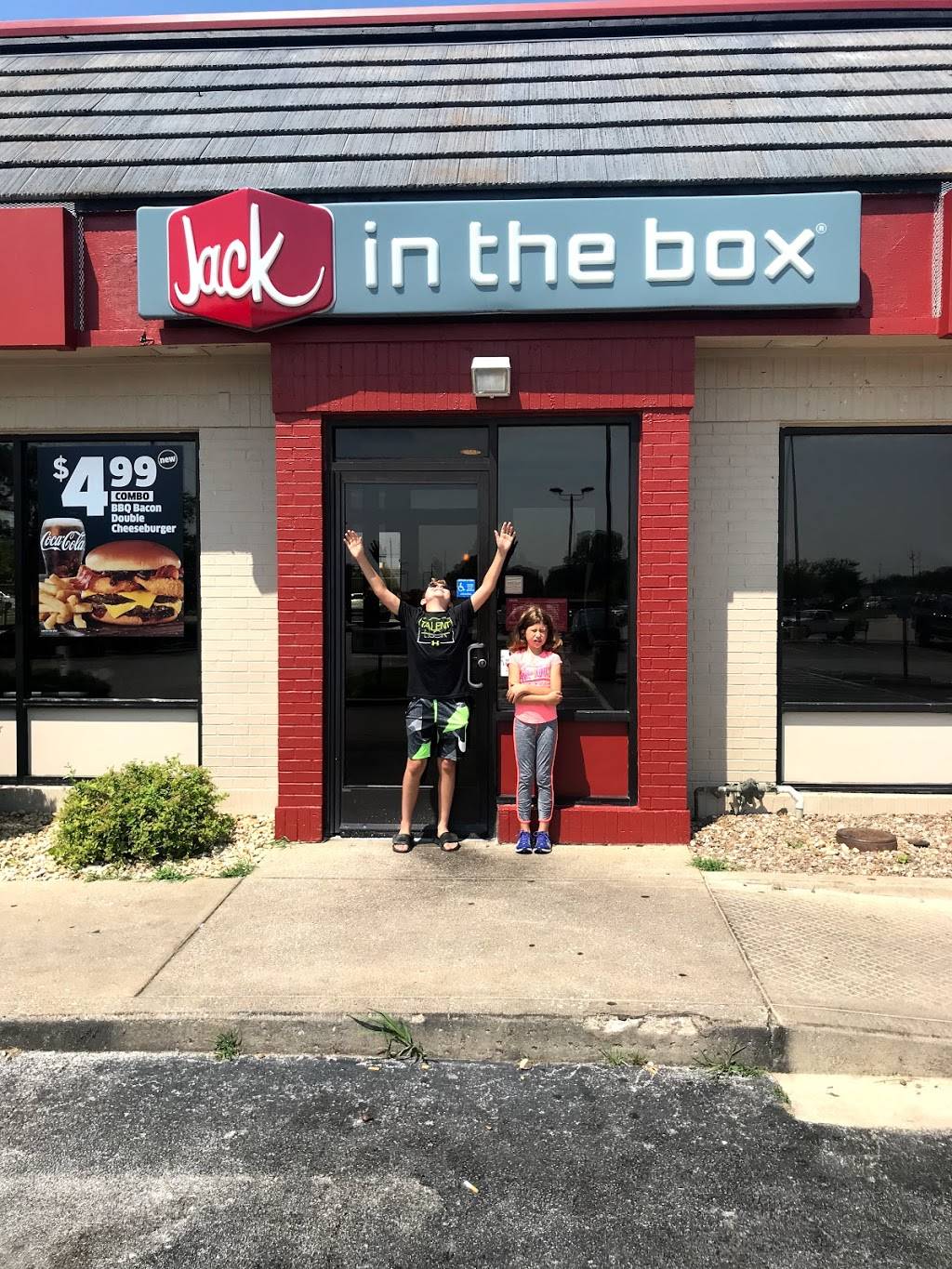 Jack in the Box | restaurant | 1360 W US-50, OFallon, IL 62269, USA | 6186321460 OR +1 618-632-1460