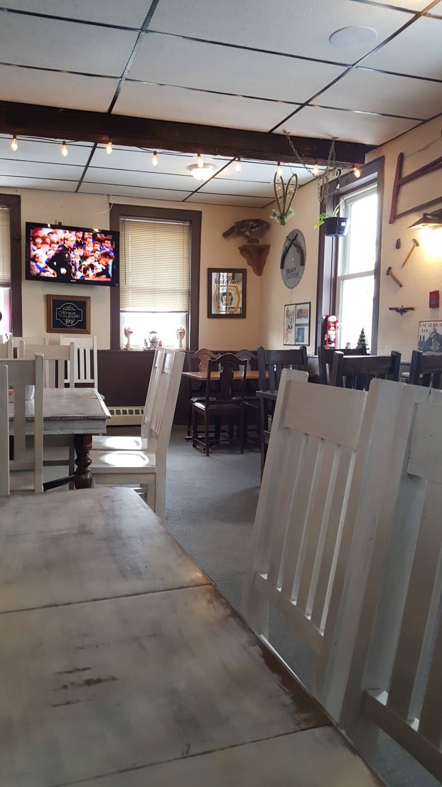 Trixies Saloon | restaurant | 520 Louisa St, Ayton, ON N0G 1C0, Canada | 5196657595 OR +1 519-665-7595
