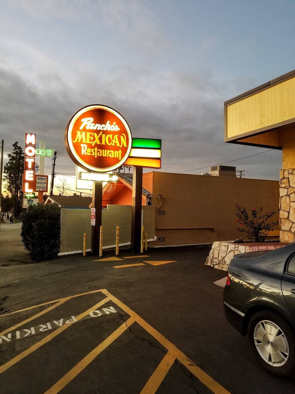 Panchos Mexican Food | restaurant | 4925 E Pacific Coast Hwy, Long Beach, CA 90804, USA | 5625977891 OR +1 562-597-7891