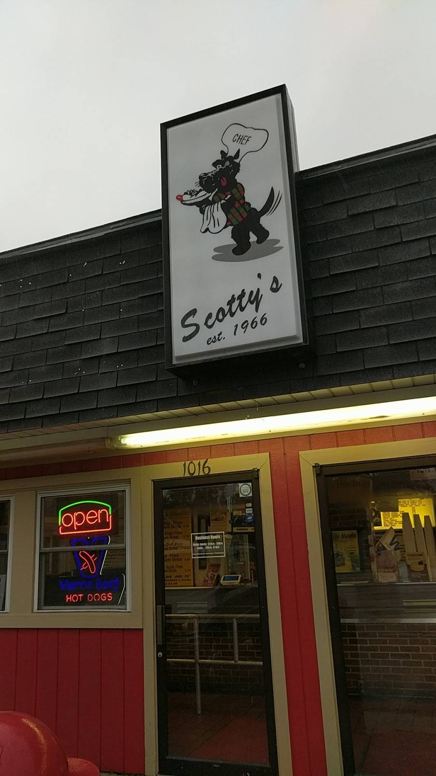 Scottys Hot Dog Stand | restaurant | 1016 N Cedar Lake Rd, Round Lake Beach, IL 60073, USA | 8475463400 OR +1 847-546-3400