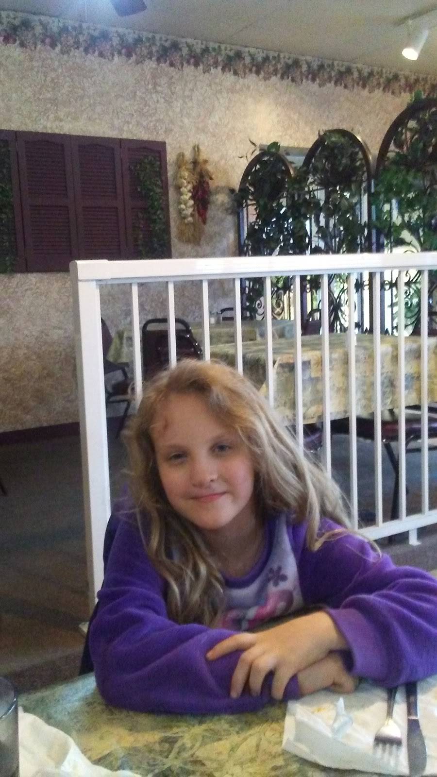 Frances Pizza | restaurant | 713 N 7th St, Riverton, IL 62561, USA | 2176298880 OR +1 217-629-8880