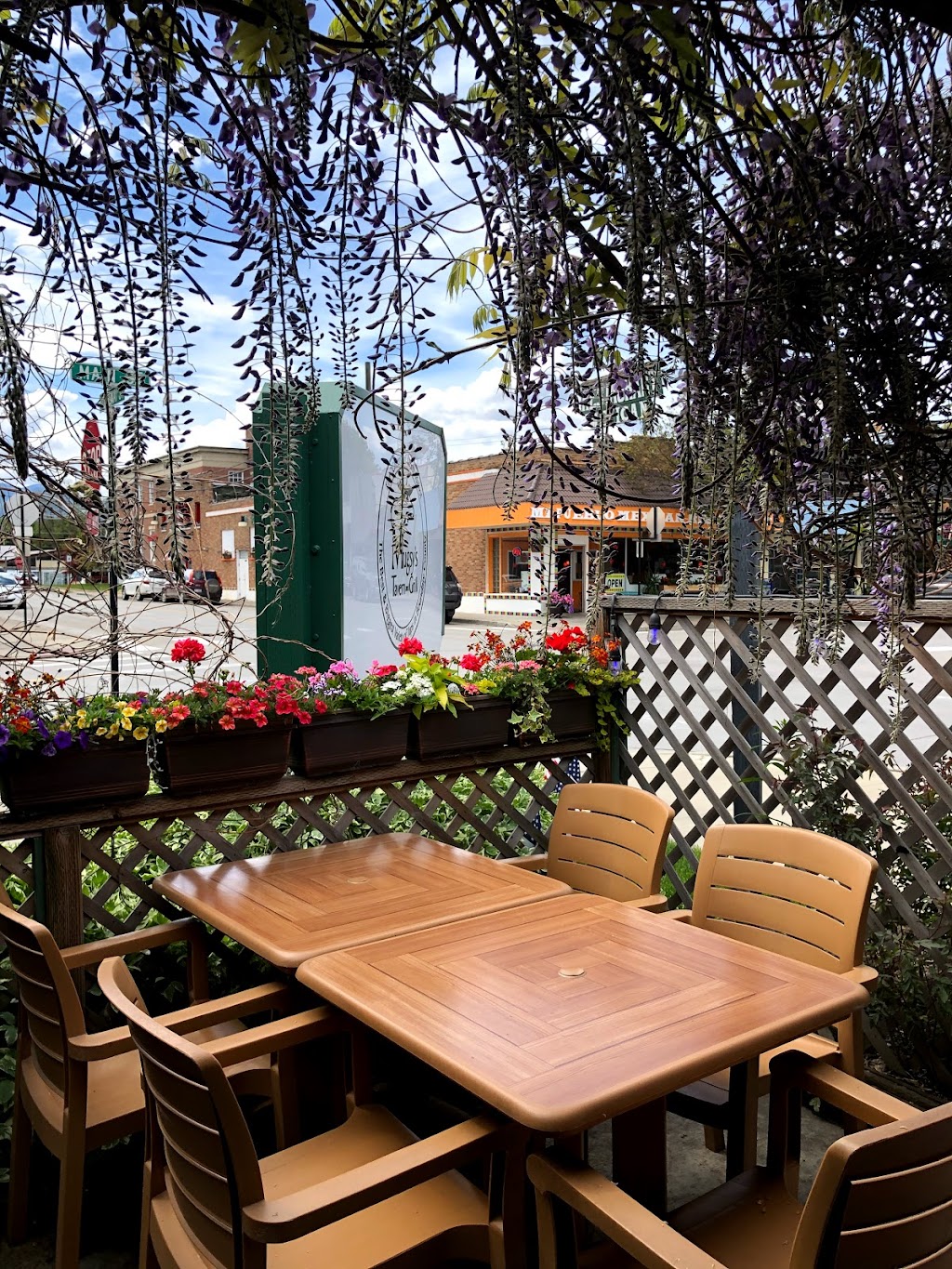 Mugsys Tavern & Grill | restaurant | 7161 Main St, Bonners Ferry, ID 83805, USA | 2082678059 OR +1 208-267-8059