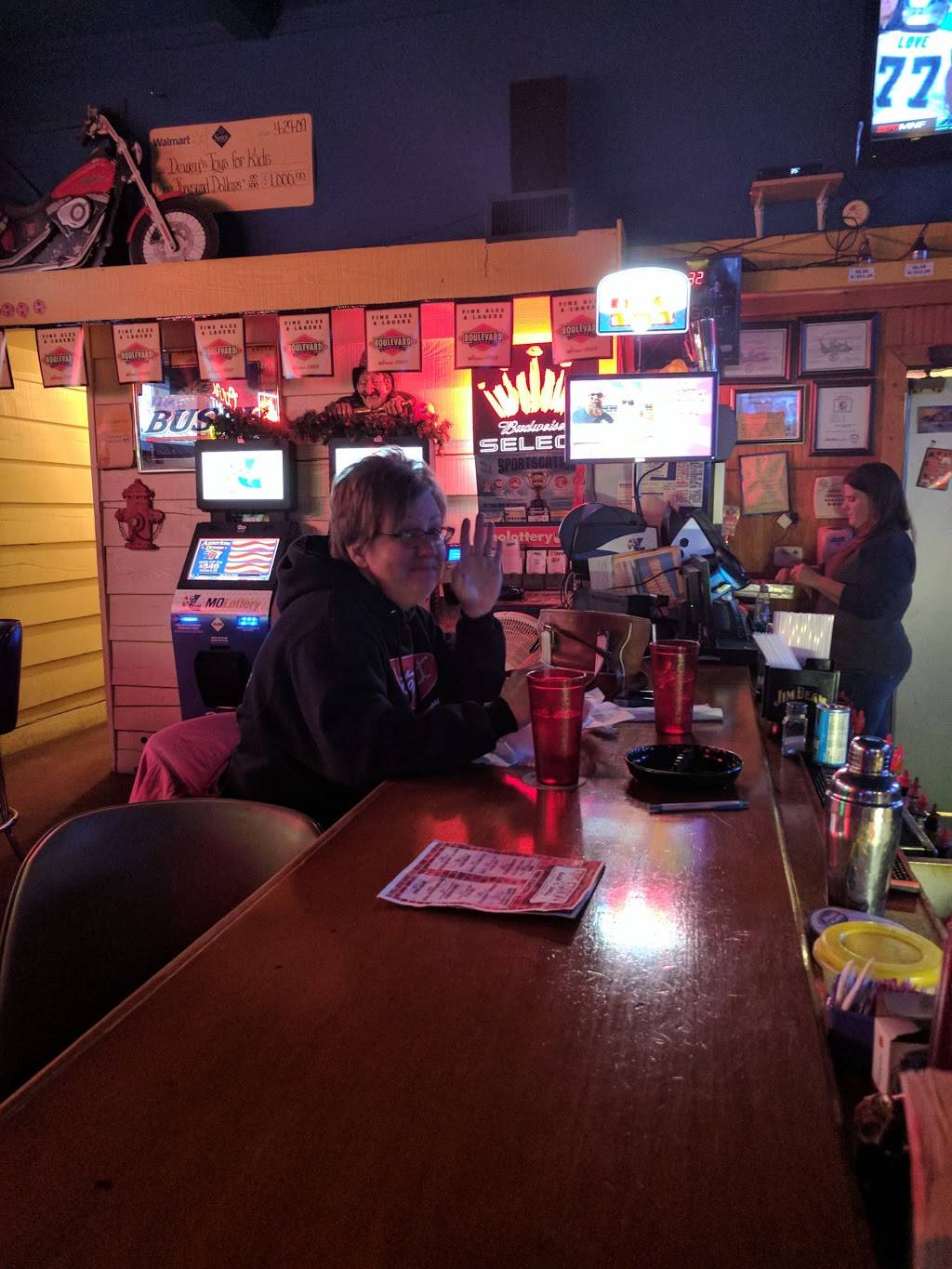 Firestation Bar & Grill | restaurant | 146 Illinois St, Camdenton, MO 65020, USA | 5738732222 OR +1 573-873-2222