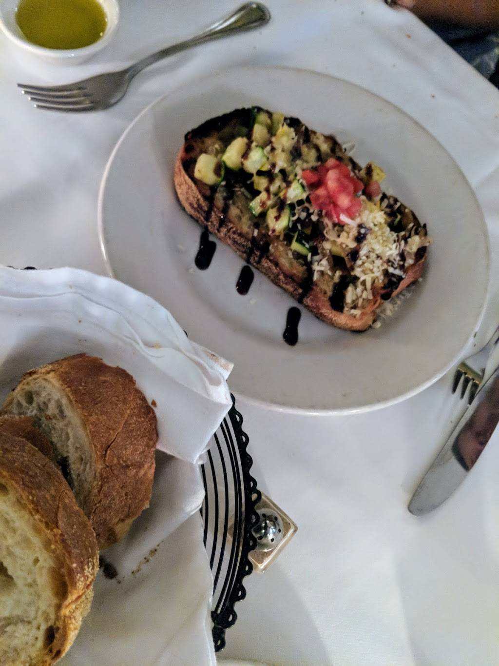 Fulton Five | restaurant | 5 Fulton St, Charleston, SC 29401, USA | 8438535555 OR +1 843-853-5555