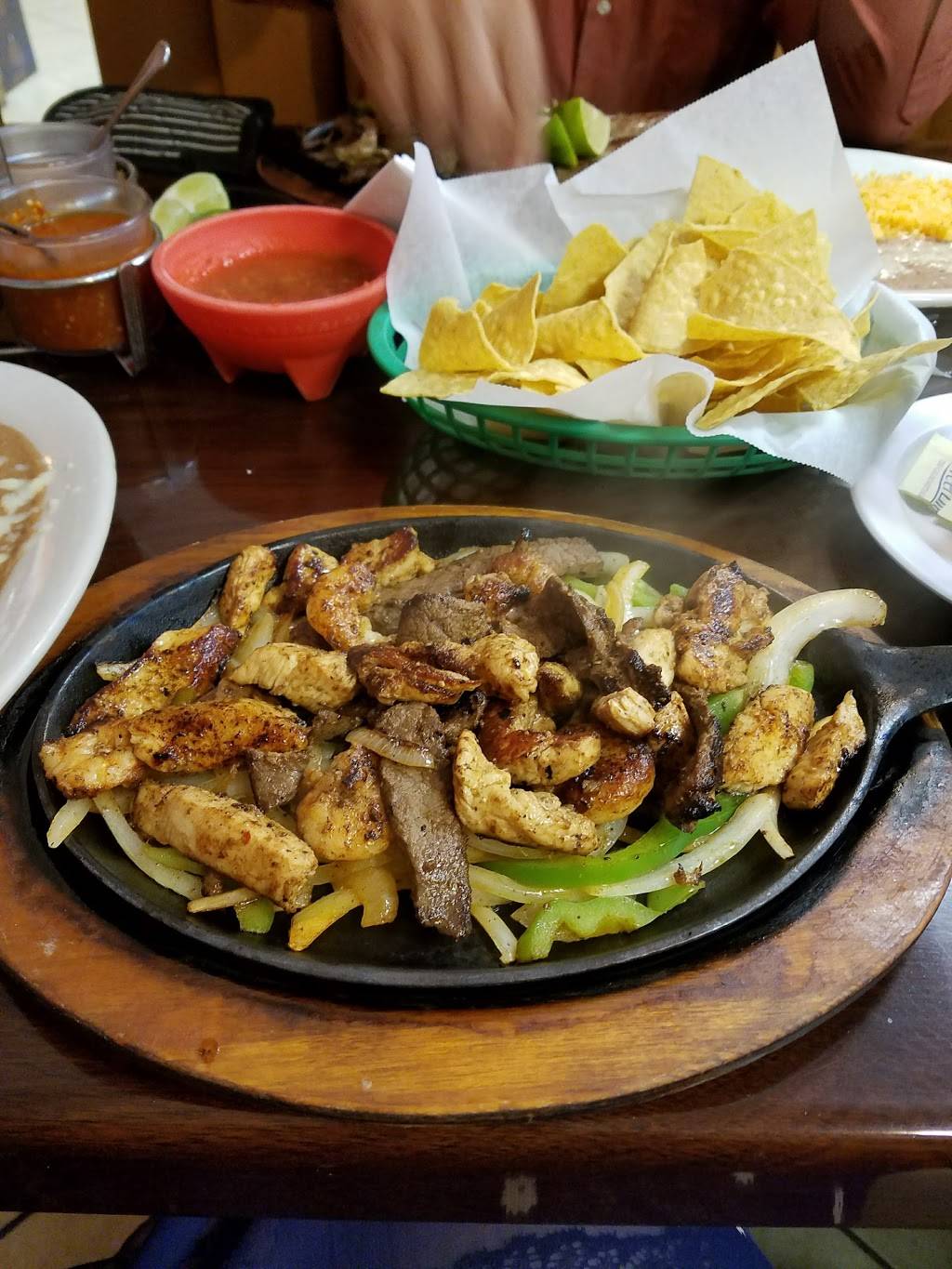 Santana Mexican Grill | restaurant | 114 Merchants Square Dr, Cartersville, GA 30121, USA | 7706063960 OR +1 770-606-3960