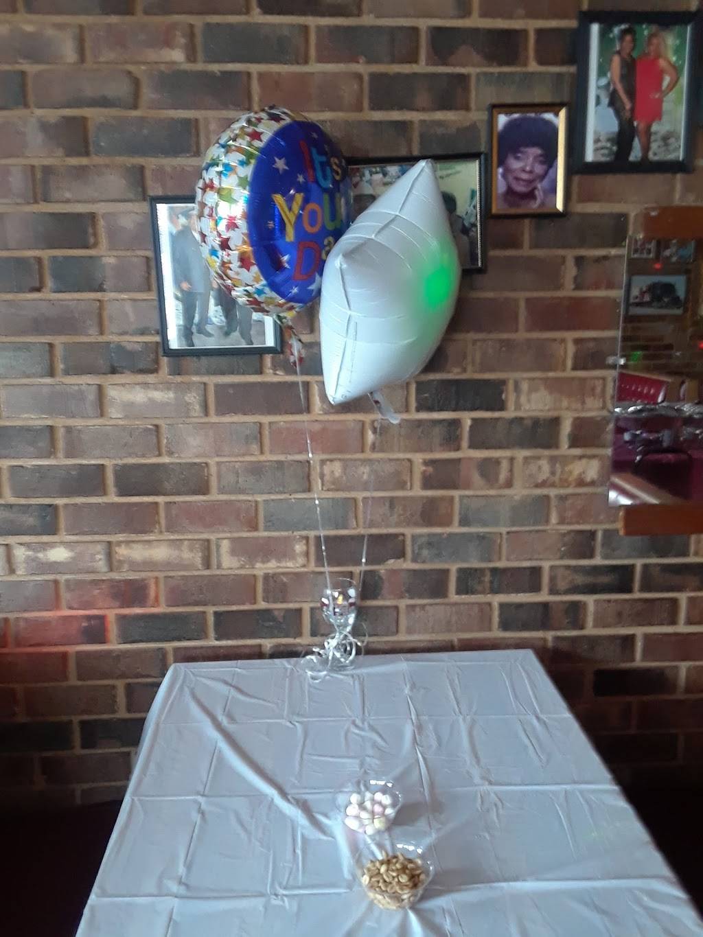 Becks Place | restaurant | 3053 Hull St, Richmond, VA 23224, USA | 8042337400 OR +1 804-233-7400