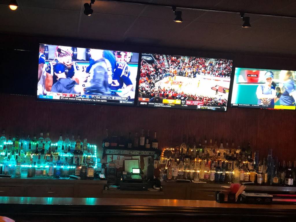 The Diamond Bar & Grill | restaurant | 97 Robinson Rd, Campbell, OH 44405, USA | 3307500195 OR +1 330-750-0195