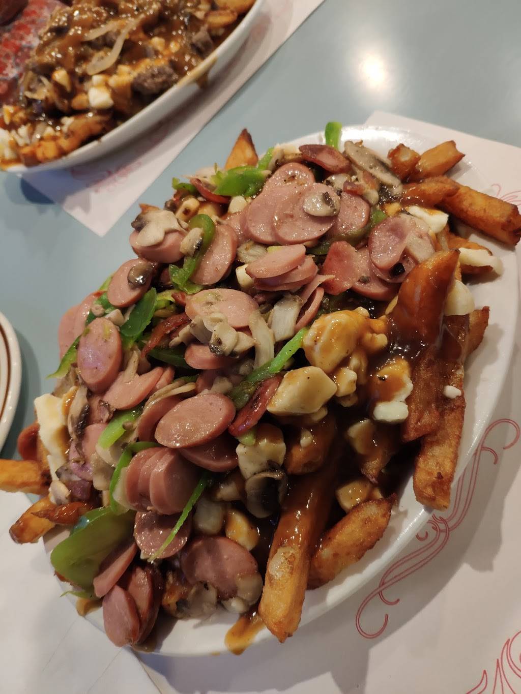 Restaurant Rest-Poutine | restaurant | 554 Boulevard du, Boulevard Curé-Labelle, Blainville, QC J7C 2L5, Canada | 4504355468 OR +1 450-435-5468