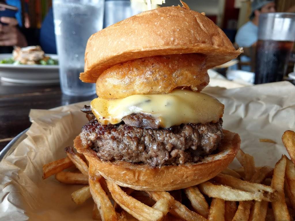 Bohemian Bull | restaurant | 1531 Folly Rd, Charleston, SC 29412, USA | 8432251817 OR +1 843-225-1817