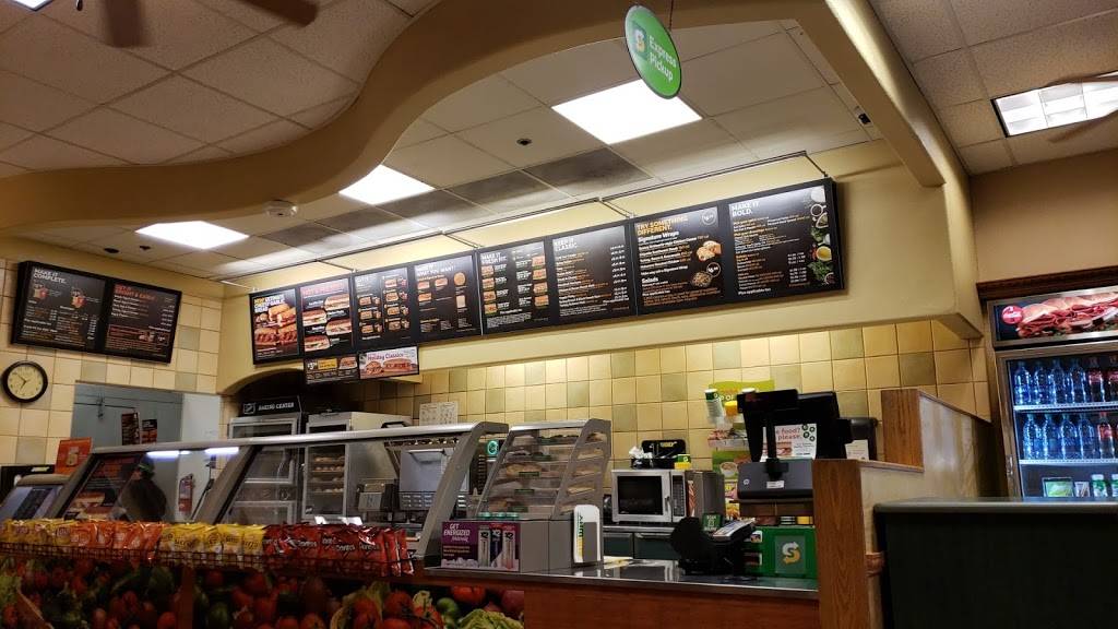 Subway Restaurants | restaurant | 1906 Hacienda Dr, Vista, CA 92081, USA | 7608064823 OR +1 760-806-4823
