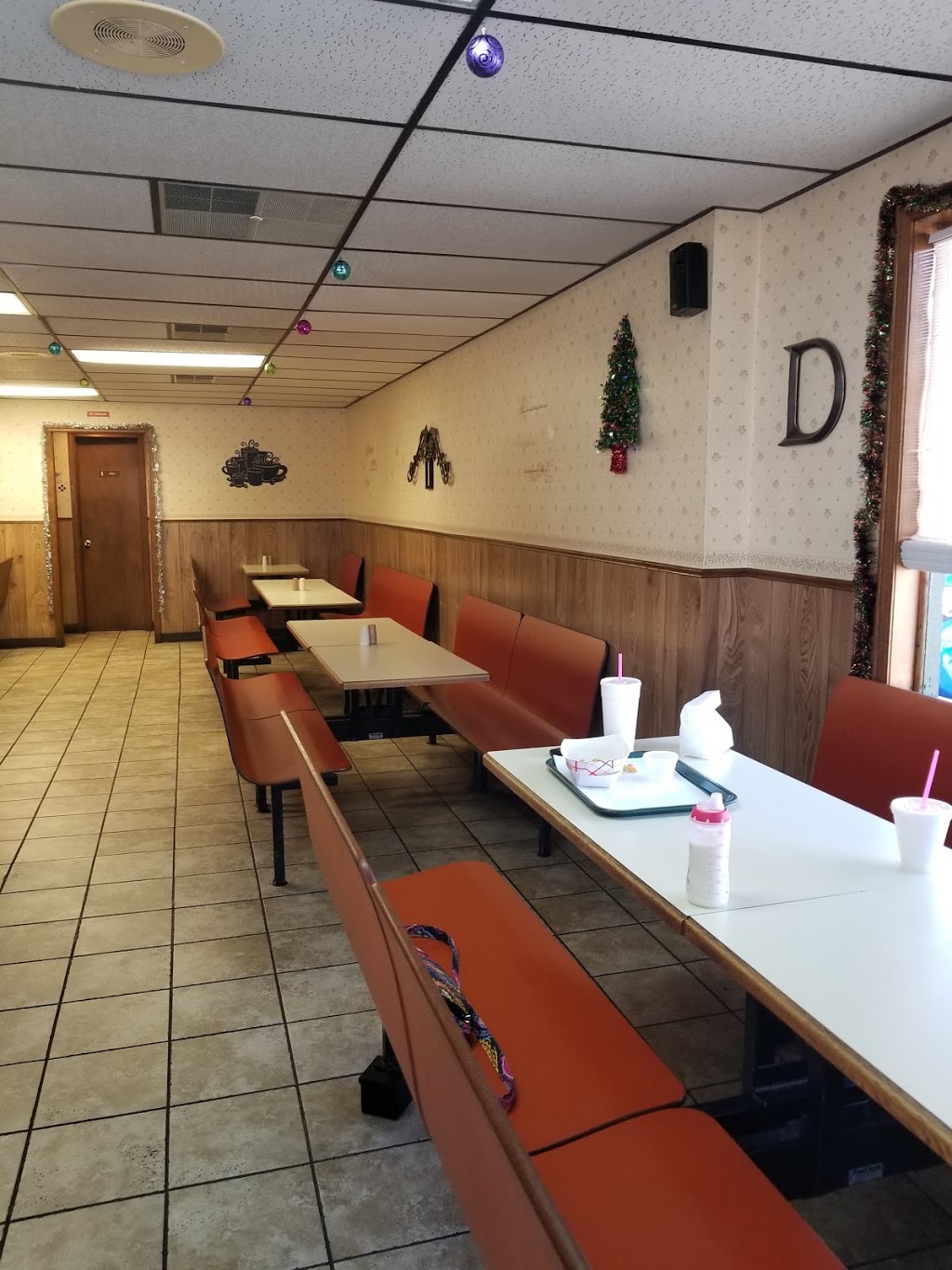 Dairy Freeze | restaurant | 1201 W Main St, Clarksville, AR 72830, USA | 4797548009 OR +1 479-754-8009