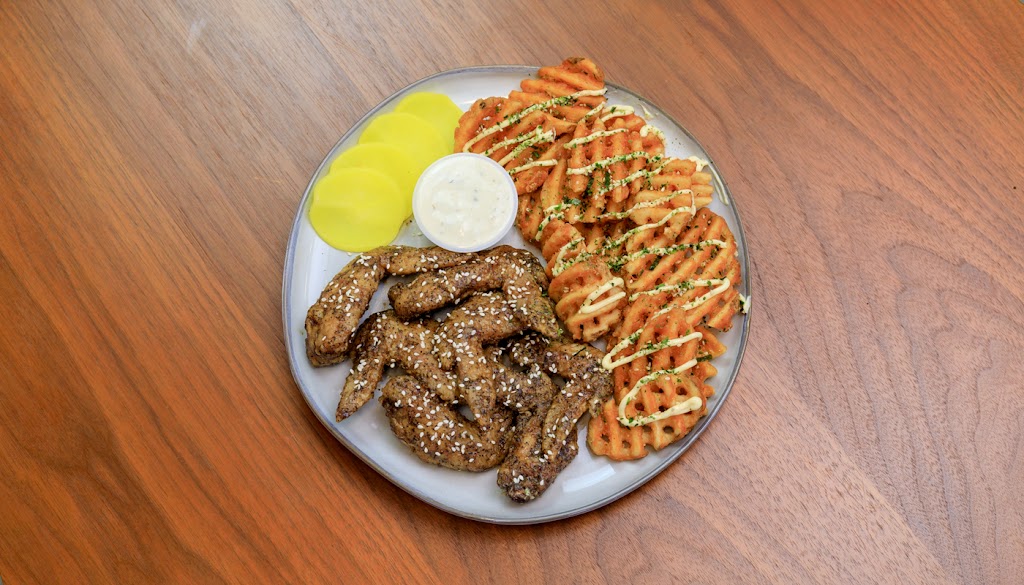 Wingchix | restaurant | 661 E 62nd St, Los Angeles, CA 90001, USA | 3233013396 OR +1 323-301-3396