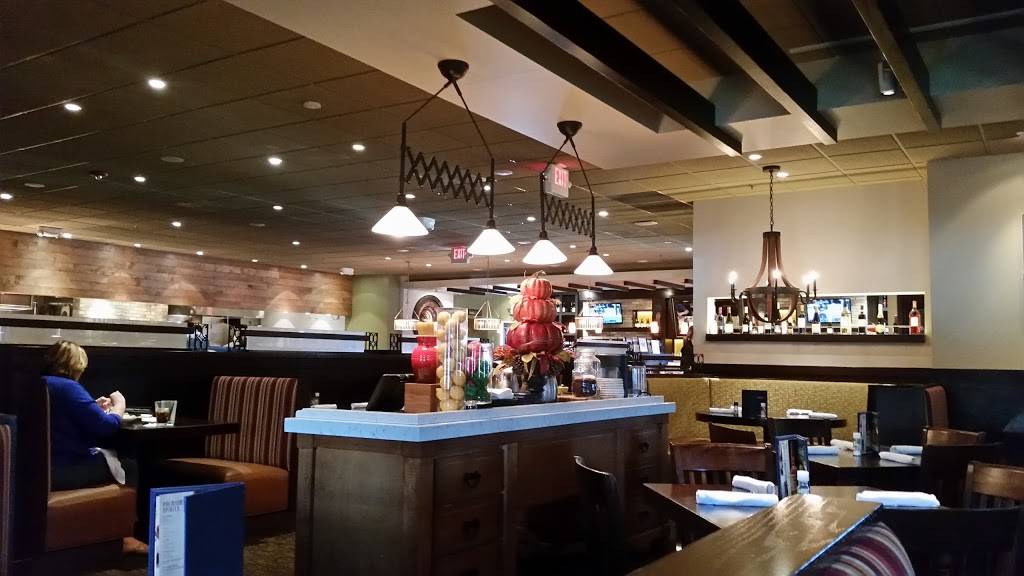 Carrabbas Italian Grill | restaurant | 49 US-41, Schererville, IN 46375, USA | 2193226097 OR +1 219-322-6097