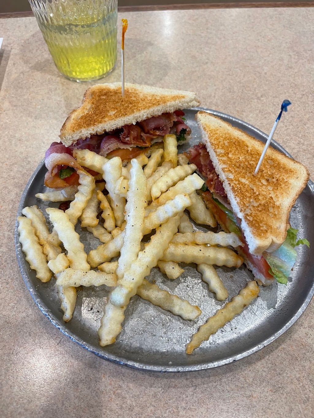 Iron Skillet | restaurant | 1855 W Curtis St, Laramie, WY 82070, USA | 3077456480 OR +1 307-745-6480