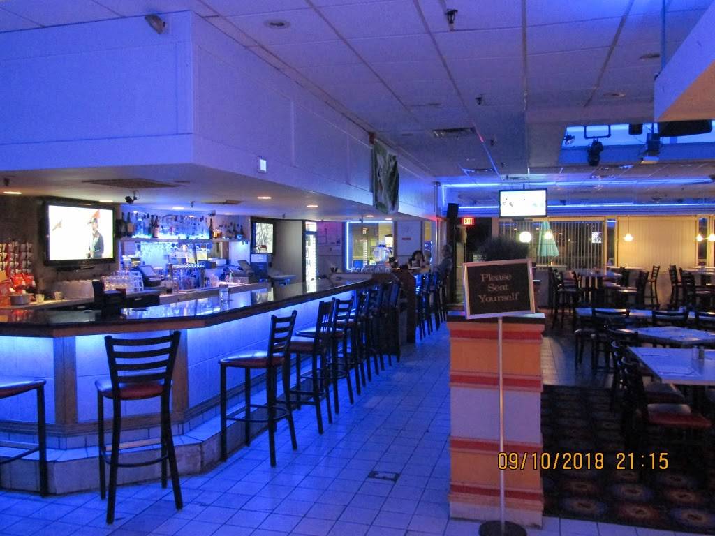 Playoffs Bar And Grill | restaurant | 720 North Ave, Carol Stream, IL 60188, USA | 6302601515 OR +1 630-260-1515