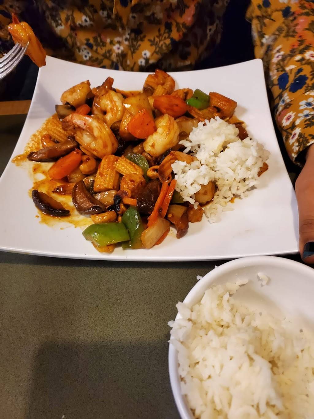 Singapore Cafe | restaurant | 3233 N Mesa St, El Paso, TX 79902, USA | 9155332889 OR +1 915-533-2889