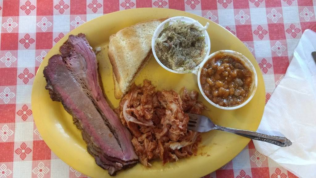 Backyard BBQ | restaurant | 220 N Haughton Hwy, Greenup, IL 62428, USA | 2179235100 OR +1 217-923-5100