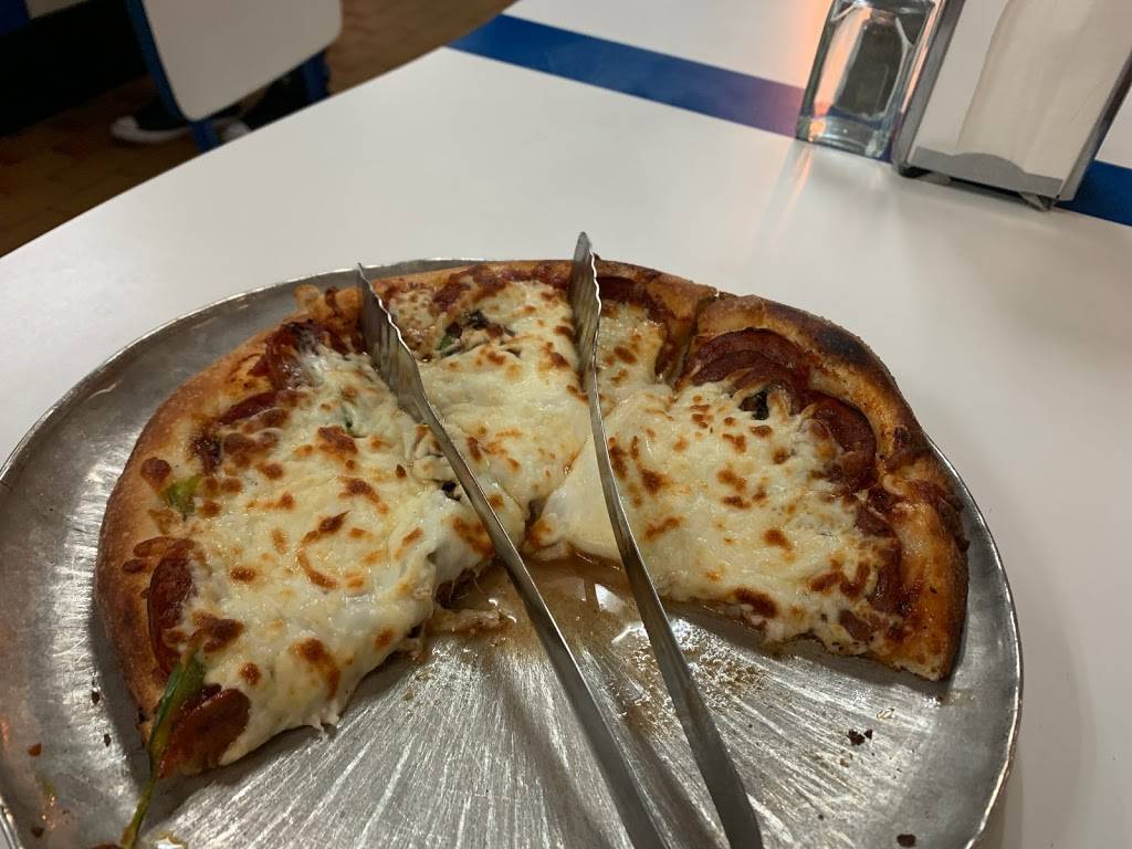 Chez Pierrot Le Roi du Sous-marin | restaurant | 450 Boulevard des Seigneurs, Terrebonne, QC J6W 1T3, Canada | 4504717452 OR +1 450-471-7452