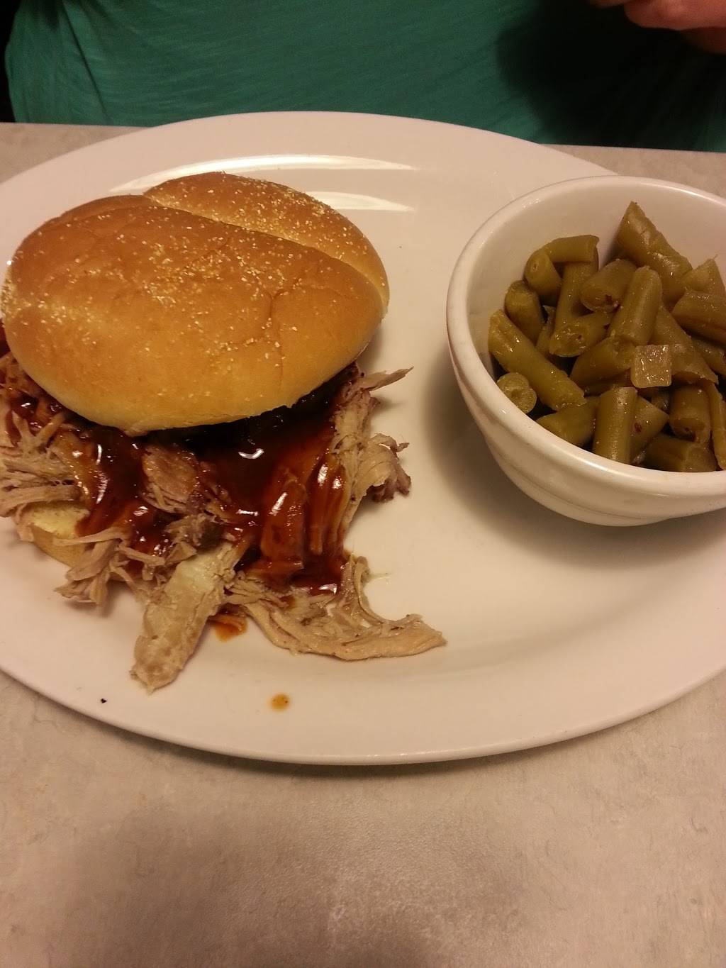 Smo-King Pit | restaurant | 2200 W War Memorial Dr, Peoria, IL 61613, USA | 3096883606 OR +1 309-688-3606