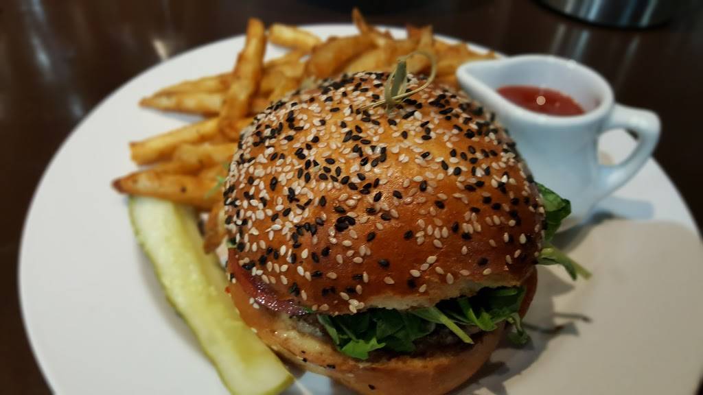 Table 26 | restaurant | 2600 Geer Rd, Turlock, CA 95382, USA | 2096682300 OR +1 209-668-2300