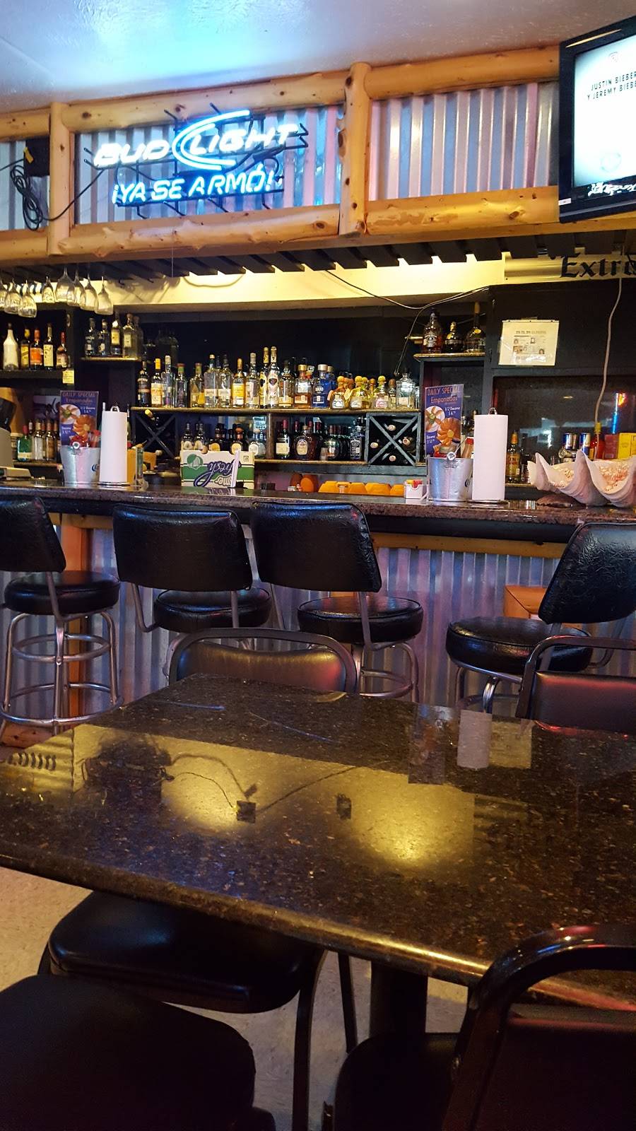 Mariscos 2000 | restaurant | 2053 W Northwest Hwy #82, Dallas, TX 75220, USA | 9724320954 OR +1 972-432-0954