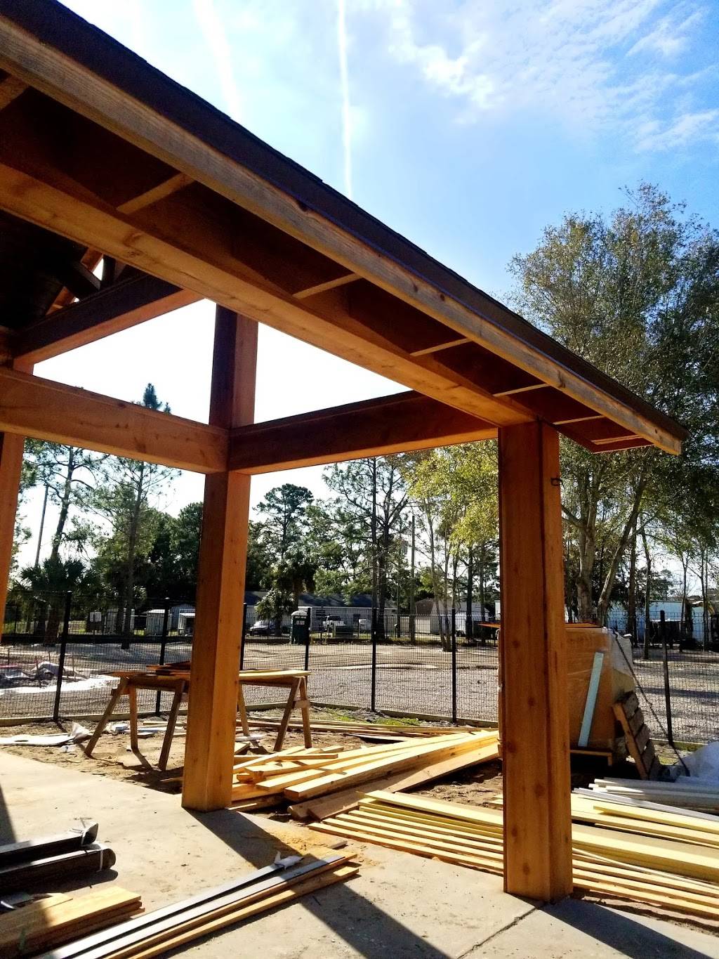 BrewHound Dog Park +  Bar | cafe | 1848 Kings Cir S, Neptune Beach, FL 32266, USA | 9043727266 OR +1 904-372-7266