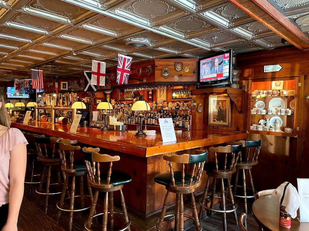 Six Pence Pub | restaurant | 245 Bull St, Savannah, GA 31401, USA | 9122333156 OR +1 912-233-3156