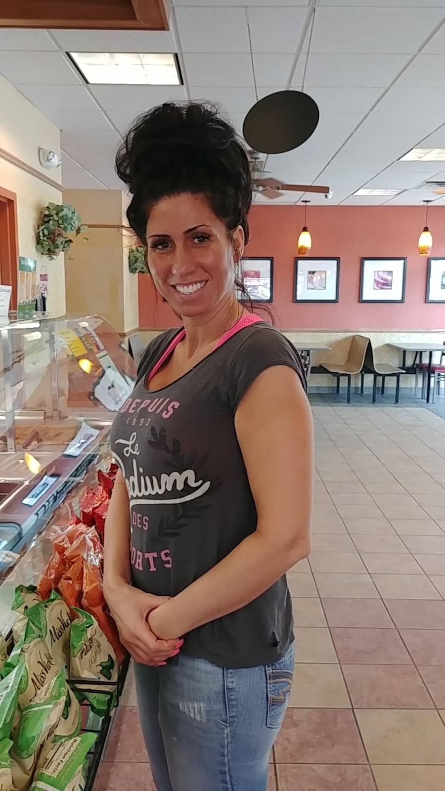 Subway | restaurant | 215 E Herrick Ave, Wellington, OH 44090, USA | 4406476402 OR +1 440-647-6402