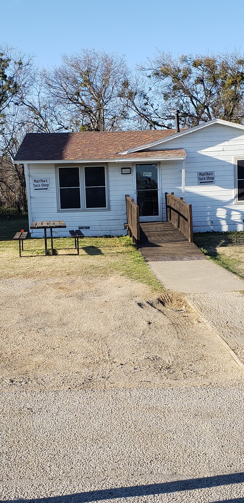 Marthas Taco Shop Mexican Restaurant | restaurant | 112 W James St, Ponder, TX 76259, USA | 9404534360 OR +1 940-453-4360