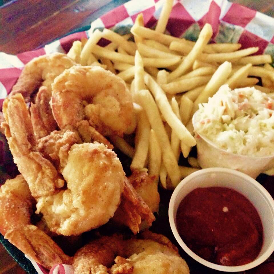 Beachcomber Bar & Grill | restaurant | 2836 Fond Du Lac Rd, Oshkosh, WI 54902, USA | 9202302836 OR +1 920-230-2836