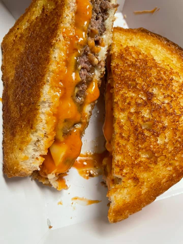 Quinns Corner | restaurant | 518 N Harrison St, Alexandria, IN 46001, USA | 7657052100 OR +1 765-705-2100