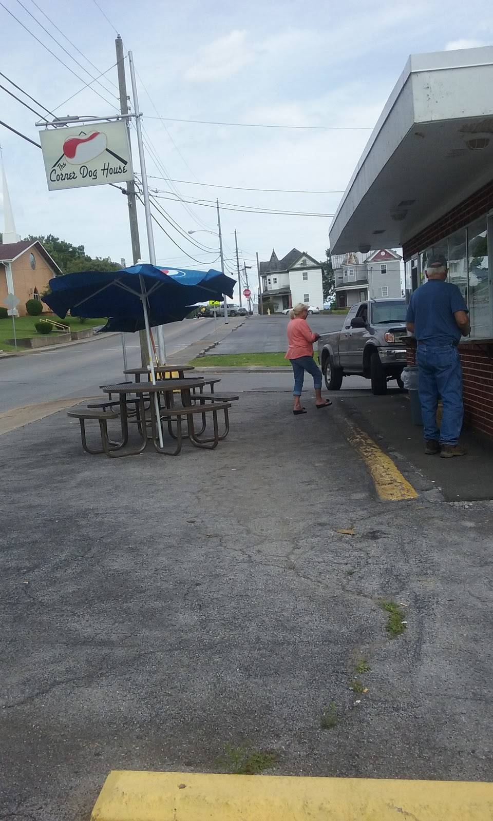 Corner Dog House | restaurant | 102 E Mary St, Bristol, VA 24201, USA | 2766692231 OR +1 276-669-2231