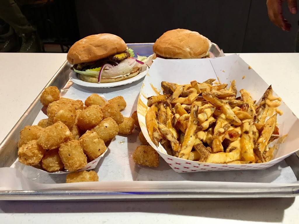DMK Burger Bar | restaurant | 541 Oakbrook Center, Oak Brook, IL 60523, USA | 6309746881 OR +1 630-974-6881