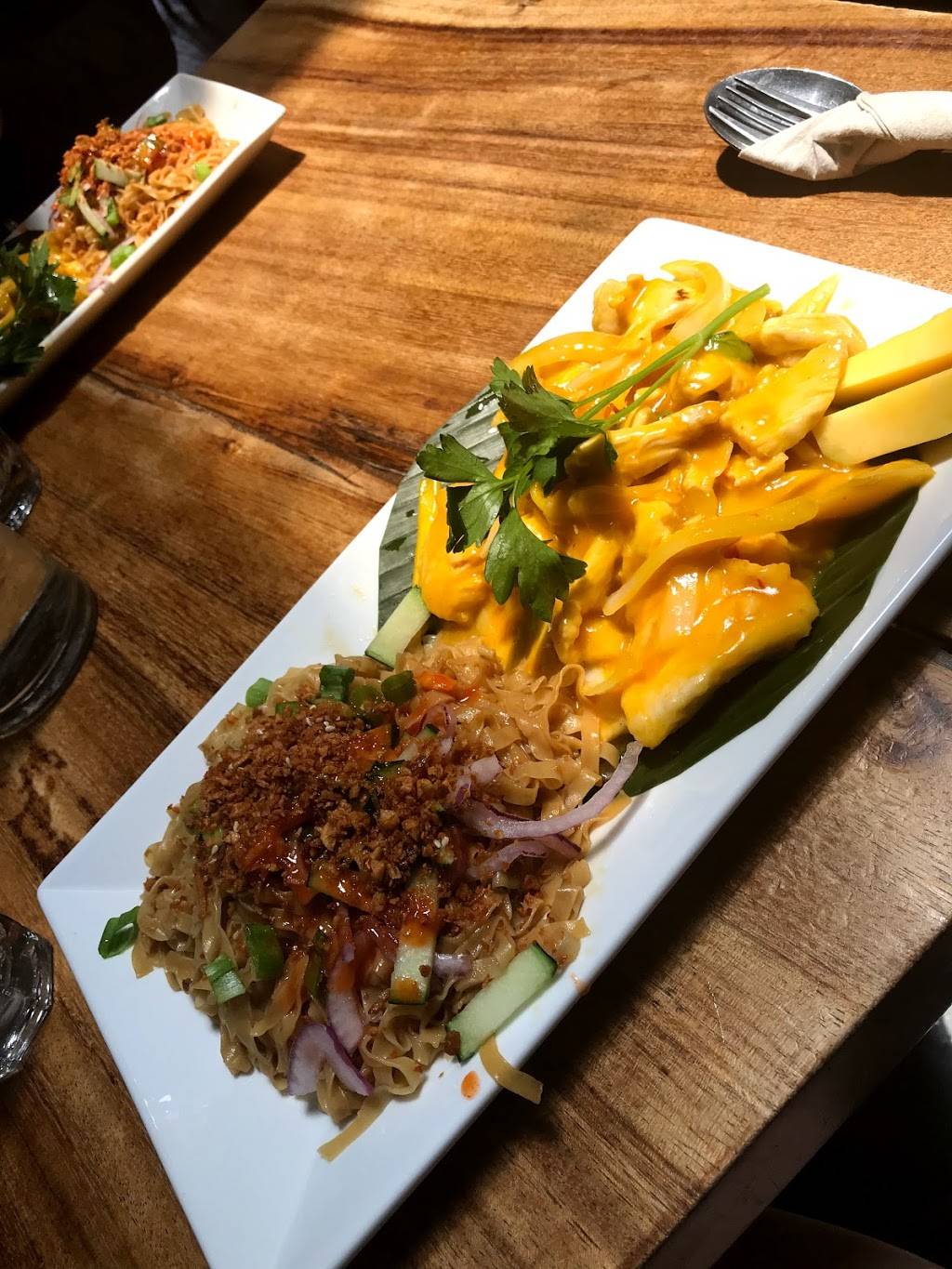 Burma Superstar | restaurant | 1345 Park St, Alameda, CA 94501, USA | 5105226200 OR +1 510-522-6200