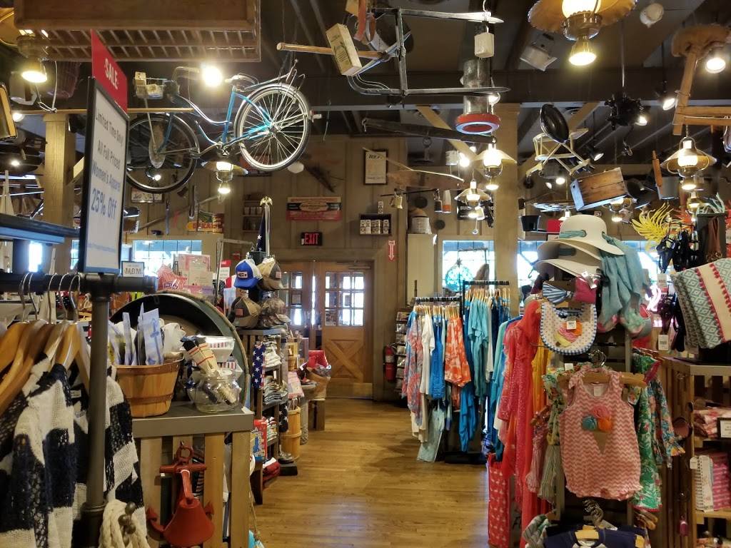 Cracker Barrel Old Country Store | restaurant | 1005 Village Green Crossing, Gallatin, TN 37066, USA | 6154512420 OR +1 615-451-2420