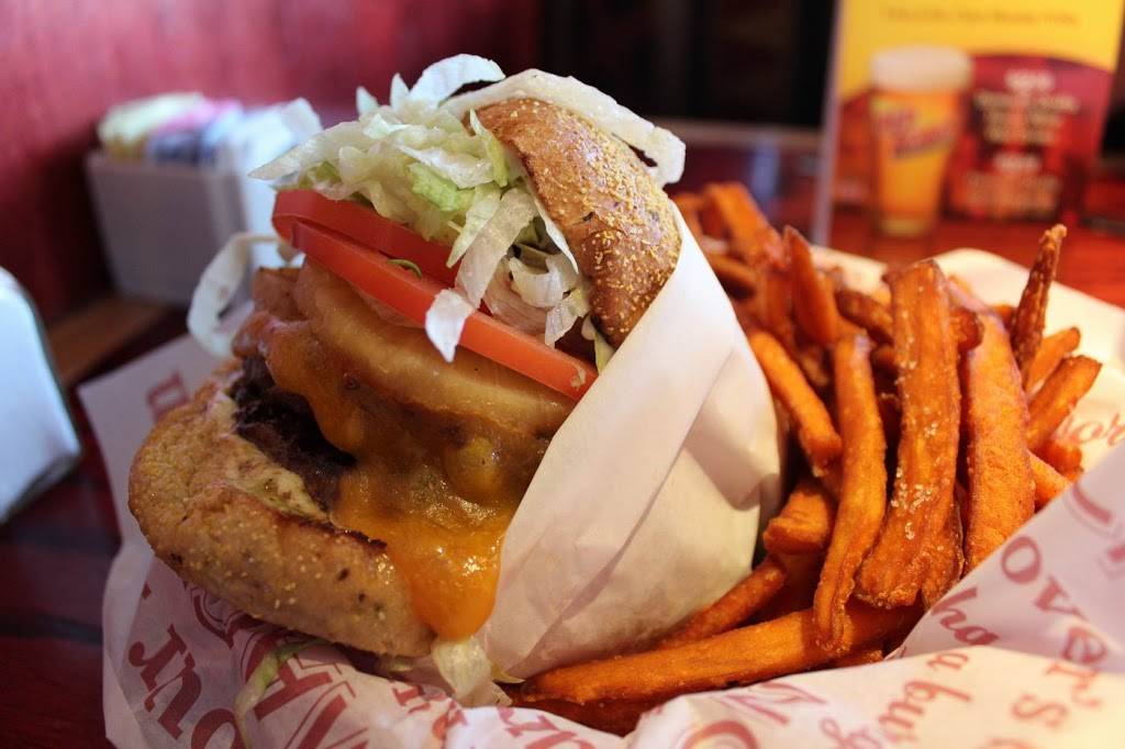 Red Robin Gourmet Burgers and Brews | restaurant | 873 Lifestyle St, Manteca, CA 95337, USA | 2098238000 OR +1 209-823-8000