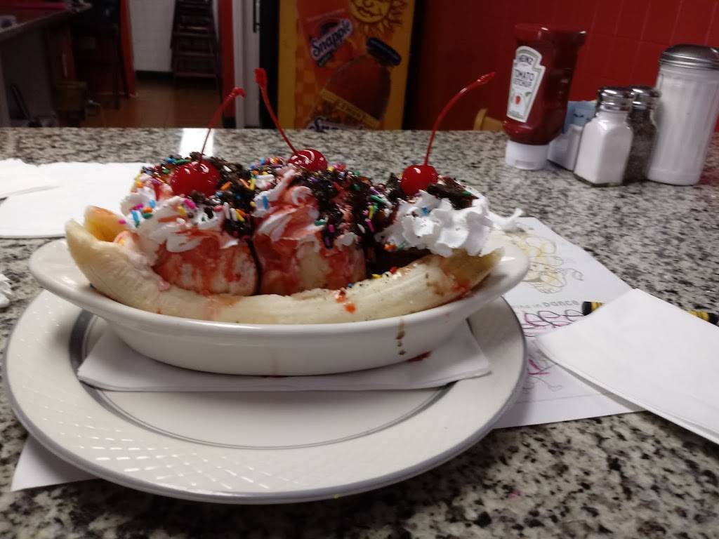 Kiosko Diner | restaurant | 3777 Main St, Bridgeport, CT 06606, USA | 2036126668 OR +1 203-612-6668