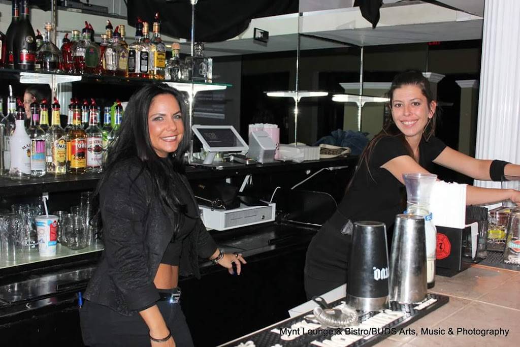 Mynt Lounge Bistro | restaurant | 2732 Decker Blvd, Columbia, SC 29206, USA | 8035216135 OR +1 803-521-6135