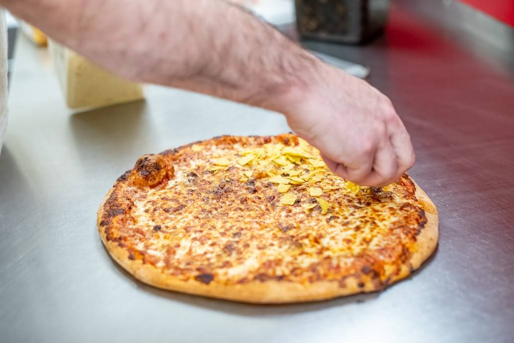 Chubbys Pizza | restaurant | 215 Lincoln Ave, Charleston, IL 61920, USA | 2173485454 OR +1 217-348-5454