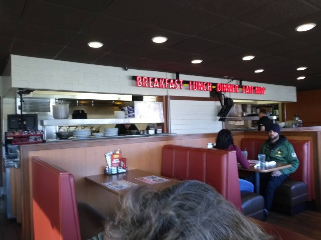 Dennys | restaurant | 3801 S 27th St, Milwaukee, WI 53221, USA | 4142827946 OR +1 414-282-7946