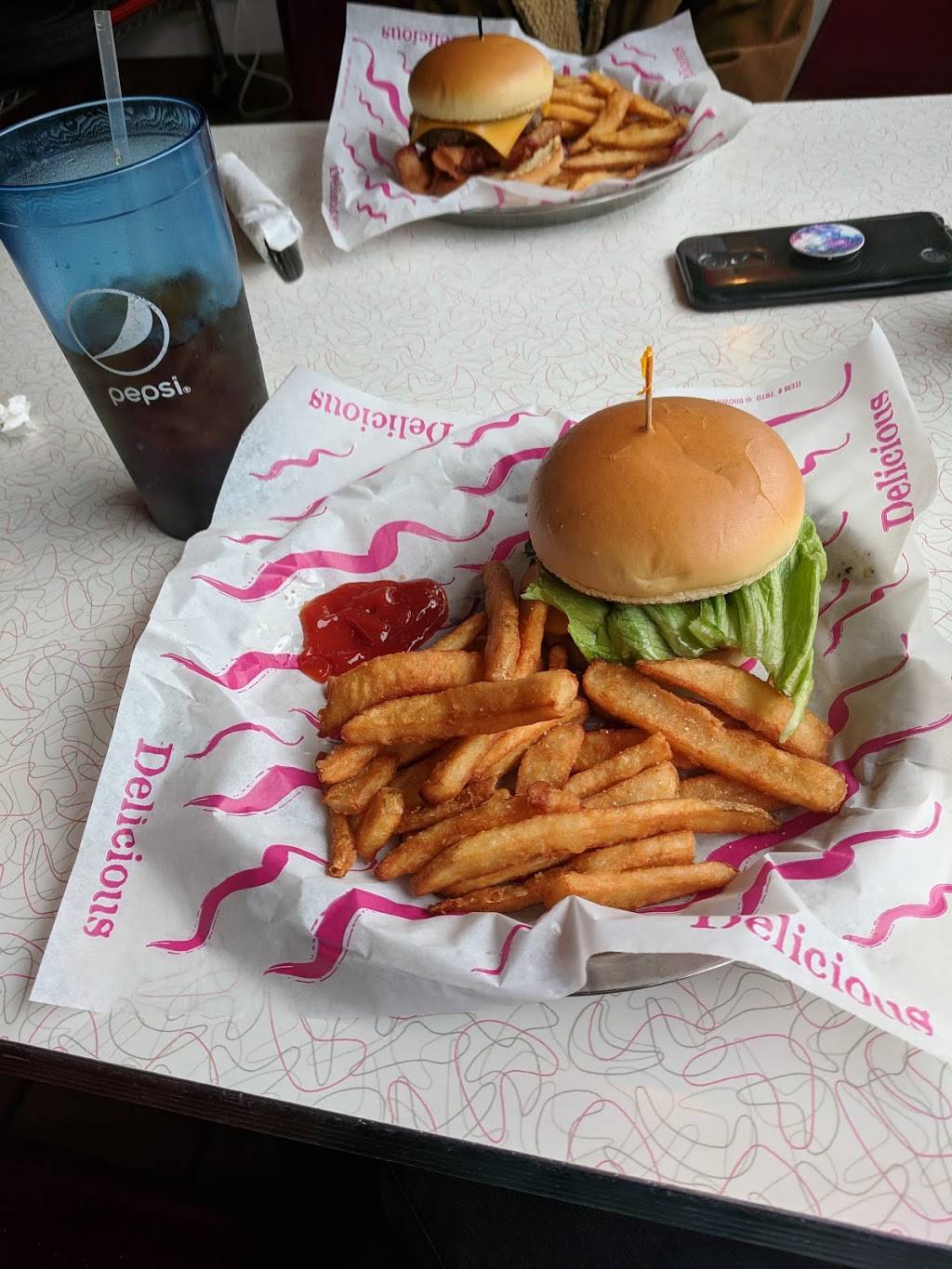 Bunker Hill Chill and Grill | restaurant | 4203 30th Street, Dorr, MI 49323, USA | 6168968103 OR +1 616-896-8103